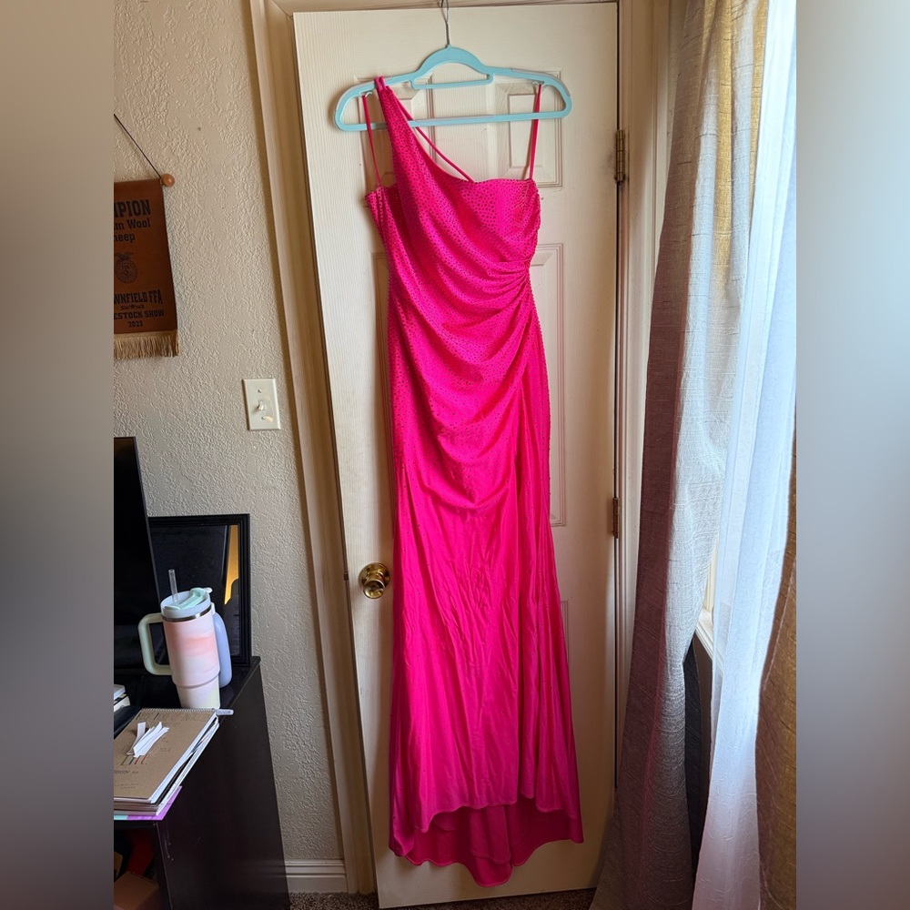 Elegant Pink One-Shoulder Dress
